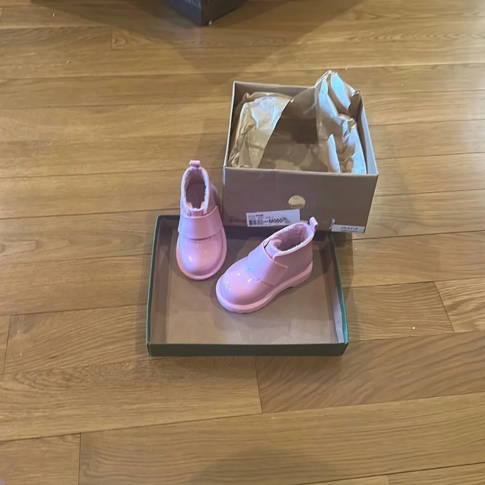 Mini Melissa. Mini Melissa Girls Pink Chelsea Boots Kids